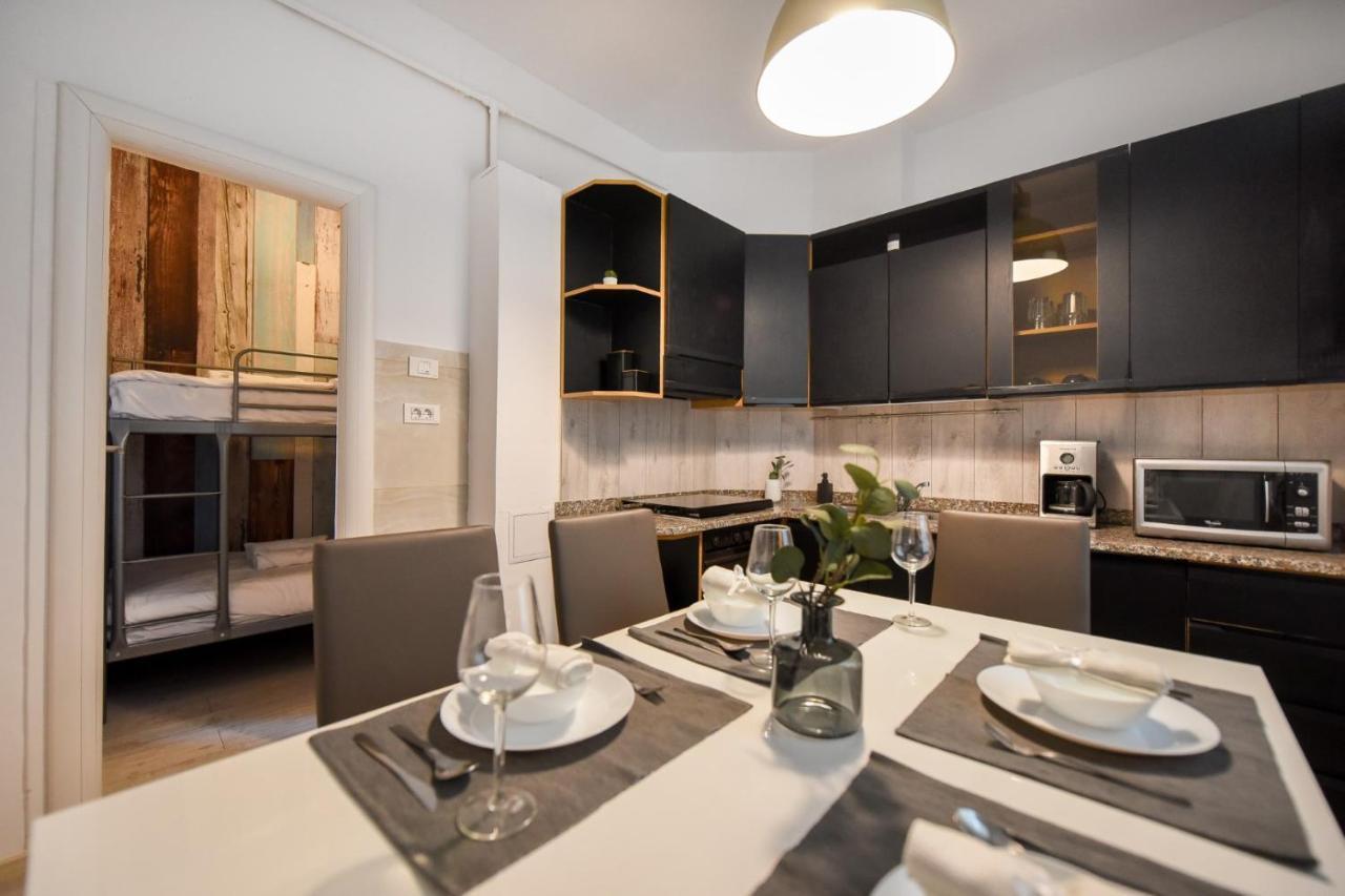 Discover Comfort: Charming & Spacious Apartment In The Old Town Bucureşti Ngoại thất bức ảnh