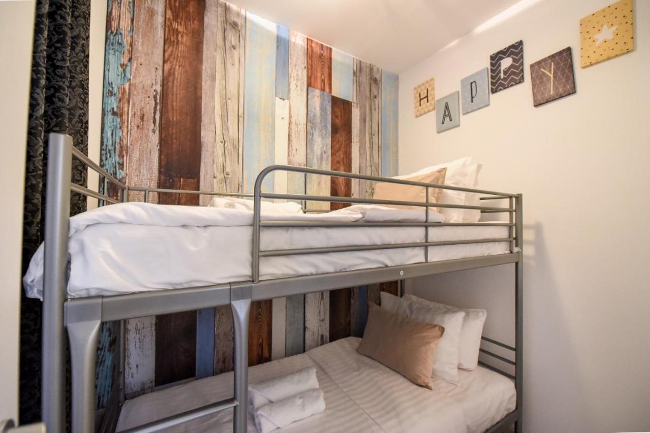 Discover Comfort: Charming & Spacious Apartment In The Old Town Bucureşti Ngoại thất bức ảnh