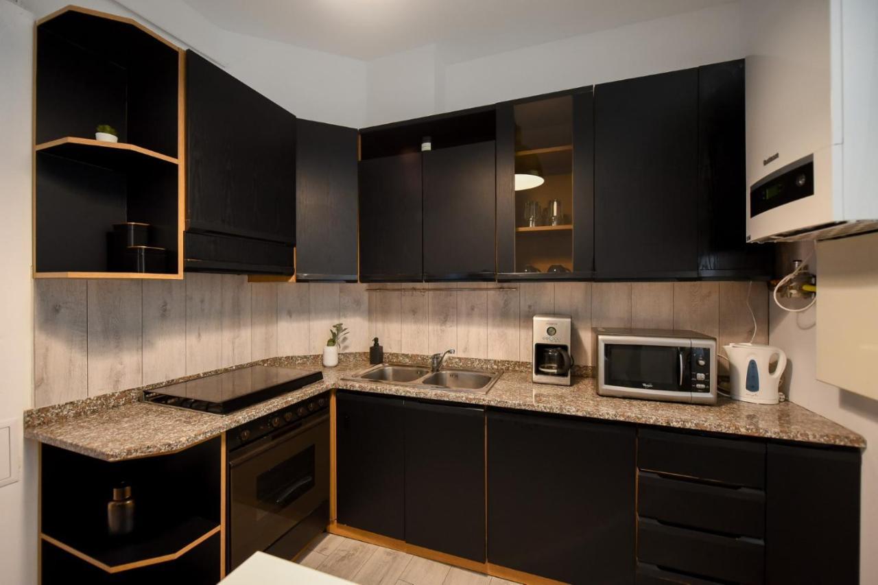 Discover Comfort: Charming & Spacious Apartment In The Old Town Bucureşti Ngoại thất bức ảnh
